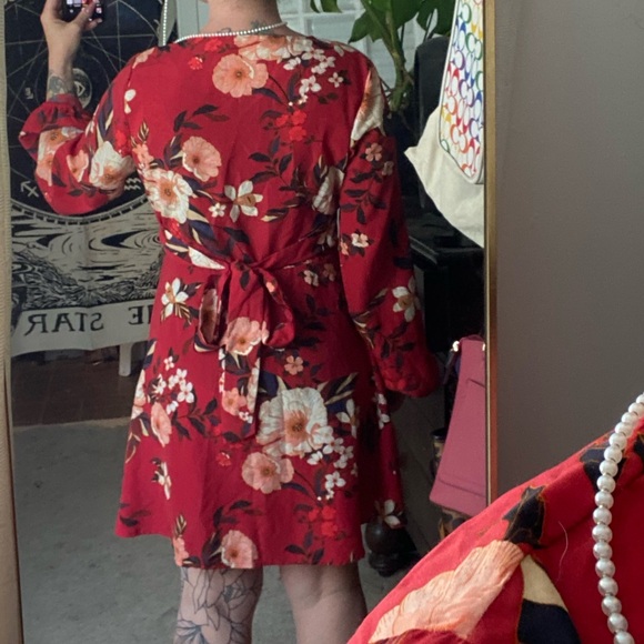 Sadie & Sage Floral Dress - Picture 3 of 15